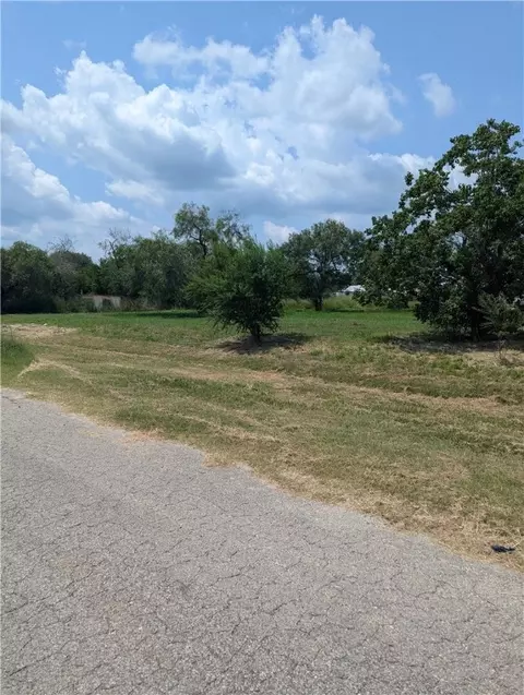 1010 Bayou St, Refugio, TX 78377 photo 1