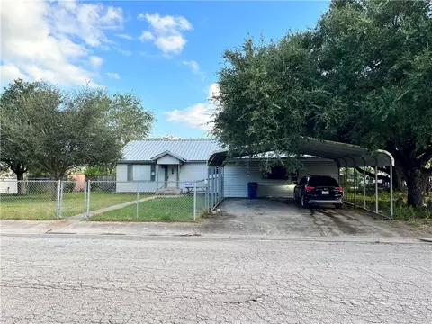 305 Laredo St, Freer, TX 78357