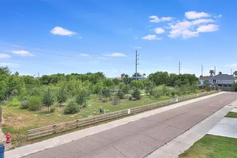 222 Port Arthur St, Port Aransas, TX 78373
