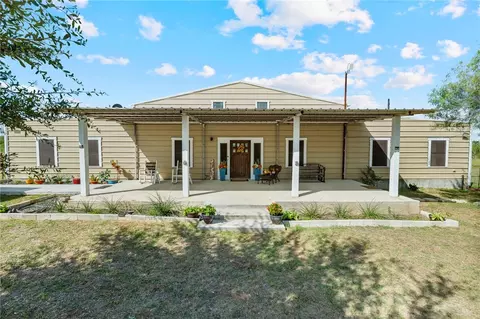 1058 S Smith Ave, Hebbronville, TX 78361