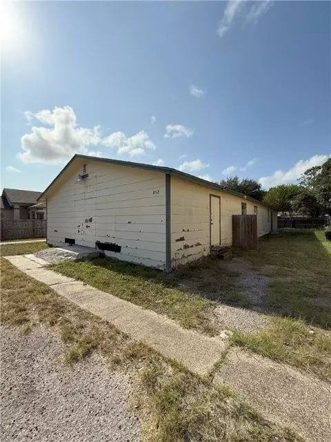 852 S Whitney St, Aransas Pass, TX 78336