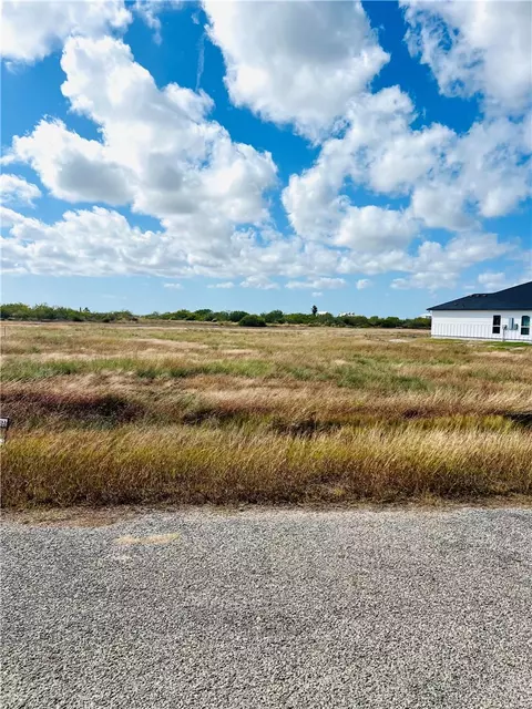 16 Northpointe, Rockport, TX 78382