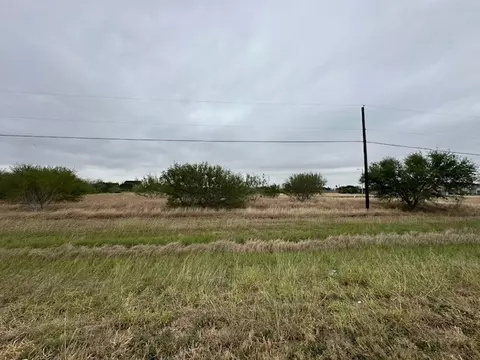 621 1/2 General Cavazos Boulevard, Kingsville, TX 78363