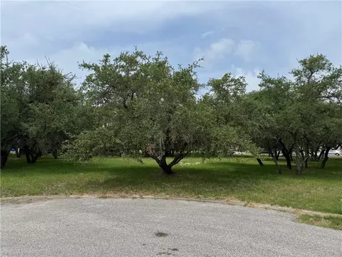 1817 Baywood Dr, Rockport, TX 78382