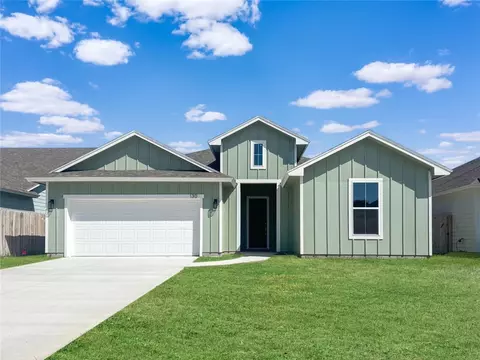 130 Broad Oak Dr, Rockport, TX 78382