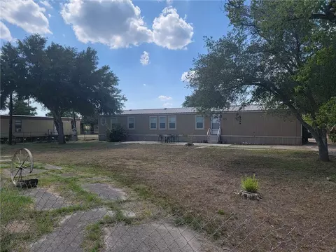 713 Moreno St, Mathis, TX 78368 photo 1