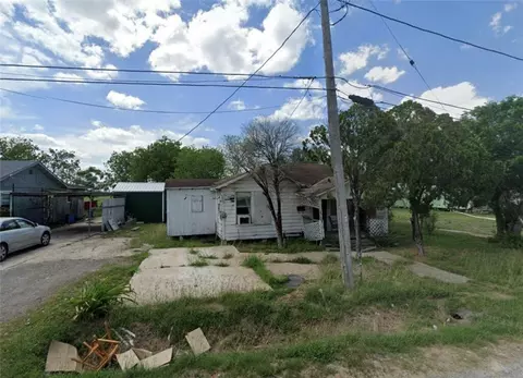 516 N Francis St, Bishop, TX 78343