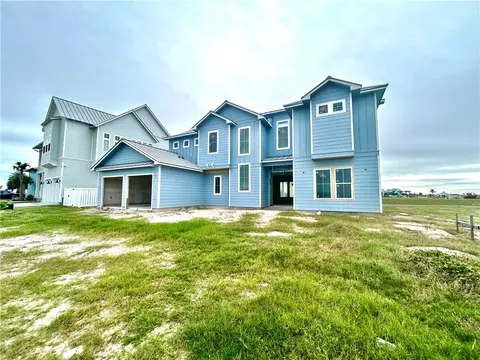 1053 N Isle Dr, Rockport, TX 78382