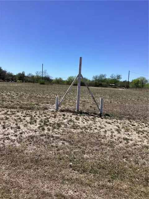 930 Cty Rd 407, Freer, TX 78357 photo 2