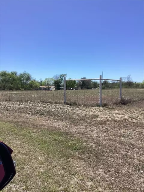 930 Cty Rd 407, Freer, TX 78357 photo 3