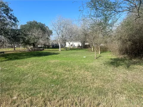 9561 County Road 509, Mathis, TX 78368 photo 2