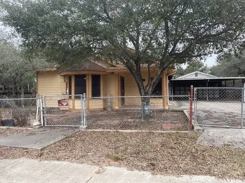 406 E Kohler St, Hebbronville, TX 78361
