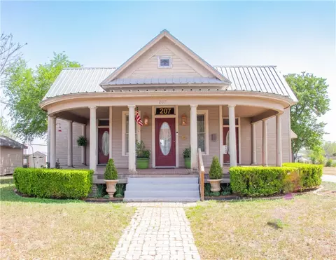 207 W Carter St, Beeville, TX 78102