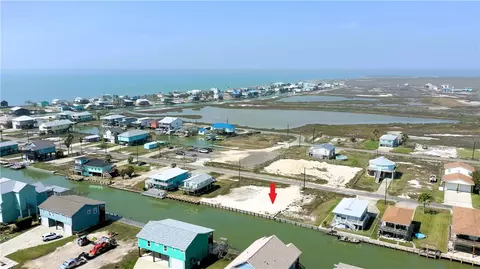 183 Sailfish Dr, Rockport, TX 78382