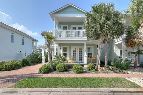 140 Bent Grass Dr, Port Aransas, TX 78373