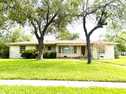 602 E 6th St, Bishop, TX 78343 photo 1