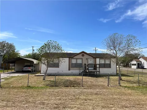 215 Elsie Ave, Agua Dulce, TX 78330