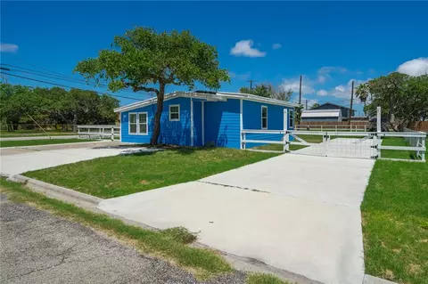1403 S Mccampbell St, Aransas Pass, TX 78336