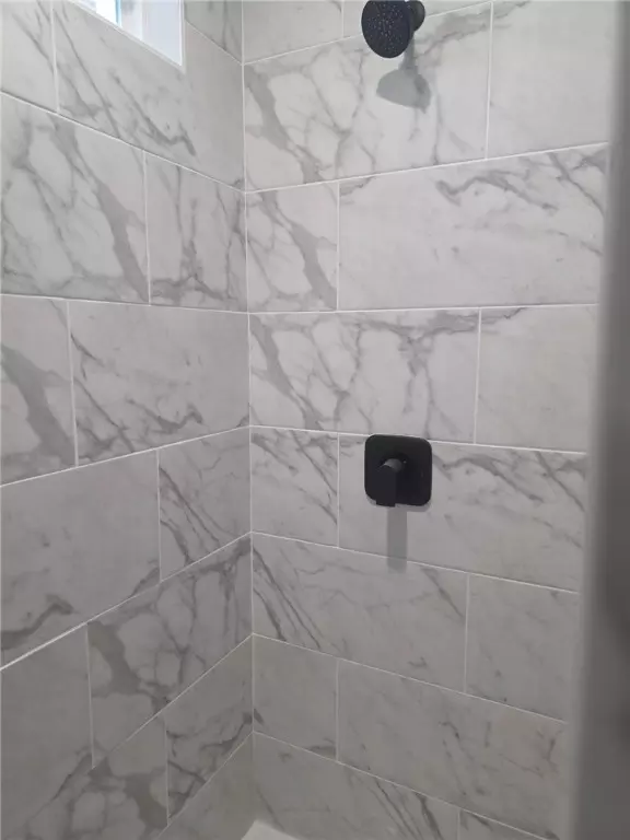 Bath - 714 Mereet Dr, Corpus Christi, TX 78418 photo 2 of 6