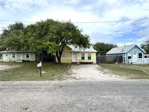402 E 406 408 E Nopal St, Rockport, TX 78382