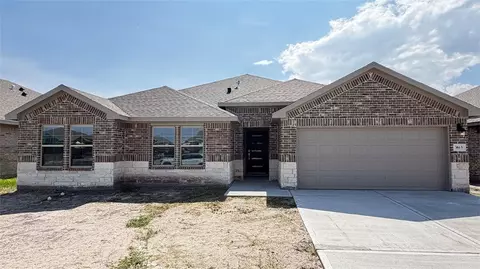 3613 Sahar Lake Dr, Robstown, TX 78380