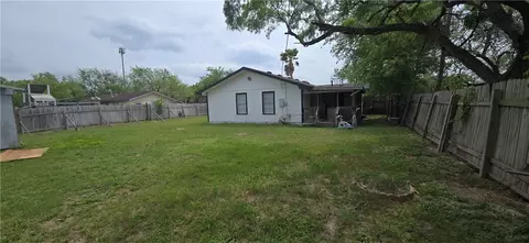 1013 Evergreen St, Mathis, TX 78368 photo 3