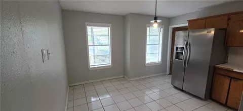 1013 Evergreen St, Mathis, TX 78368 photo 5