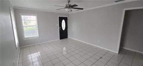 1013 Evergreen St, Mathis, TX 78368 photo 9