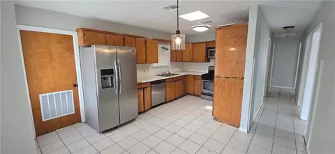 1013 Evergreen St, Mathis, TX 78368 photo 8