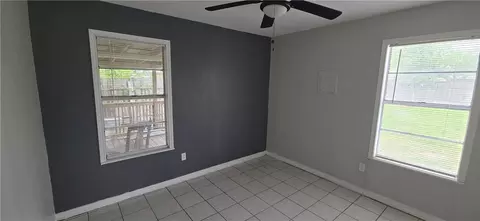 1013 Evergreen St, Mathis, TX 78368 photo 4