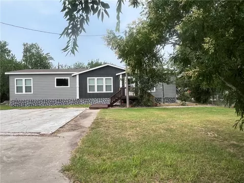 272 Orange St, Mathis, TX 78368 photo 1