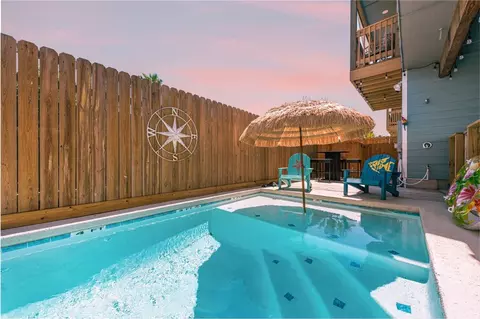 901 S Ninth St #6, Port Aransas, TX 78373