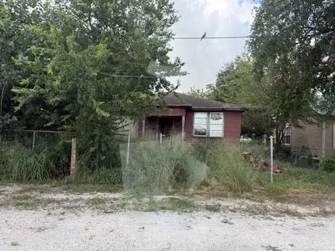 905 Marigold St, Mathis, TX 78368 photo 1