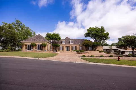 418 N Coronado Dr, Kerrville, TX 78028