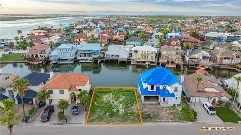 13530 Peseta Ct, Corpus Christi, TX 78418