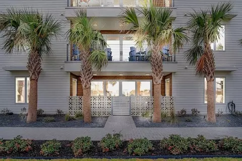 630 Center Sq W #106, Port Aransas, TX 78373