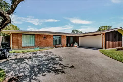 506 Greenway Dr, Corpus Christi, TX 78412