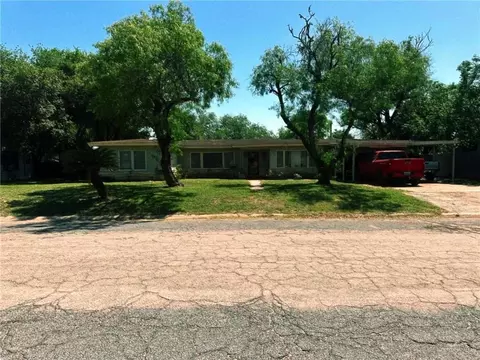 805 W Bennett St, Falfurrias, TX 78355