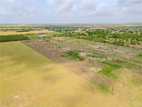 7906 Carol Ln, Sinton, TX 78387