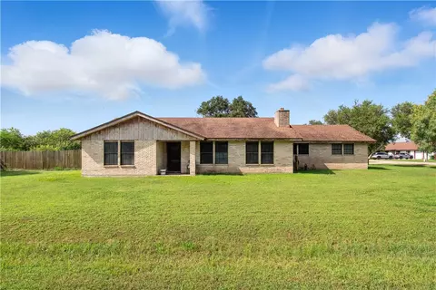 1300 Burton St, Woodsboro, TX 78393