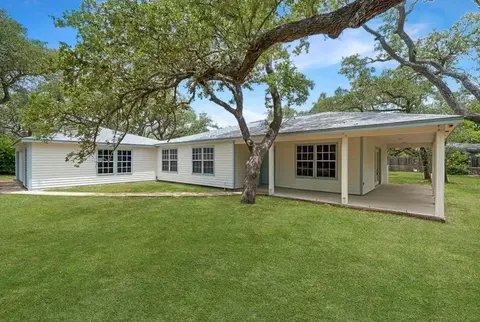 1910 Johnson Ave, Rockport, TX 78382