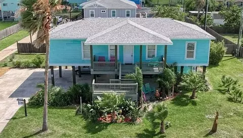 190 E Johnson Ave, Aransas Pass, TX 78336