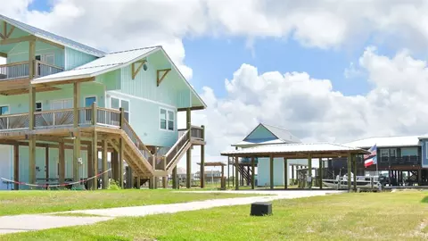 124 Belaire Dr, Rockport, TX 78382