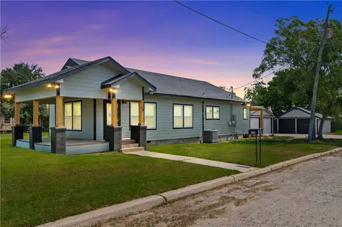 410 E Lott St, Beeville, TX 78102