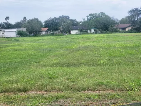 5930 Greenwood Dr, Corpus Christi, TX 78417