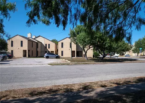 2418 Capitan Dr, Corpus Christi, TX 78414