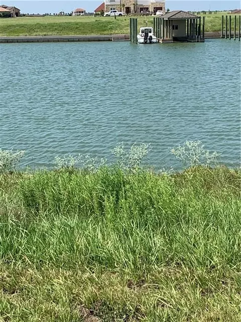 162 Chateau Way, Port O'connor, TX 77982