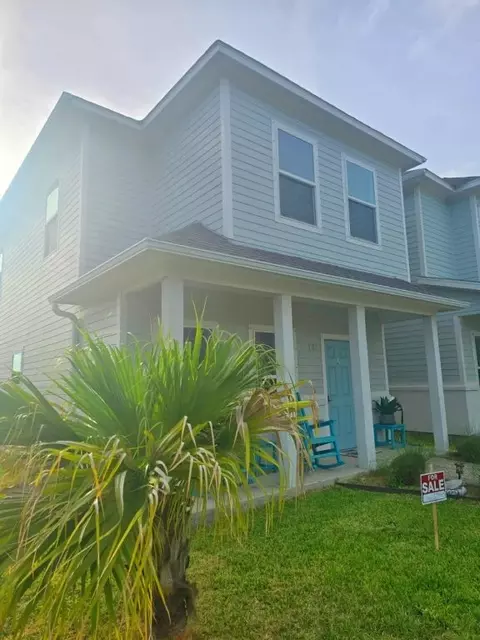 132 Lavaca, Rockport, TX 78382