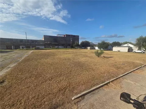 222 E Lott Ave, Kingsville, TX 78363