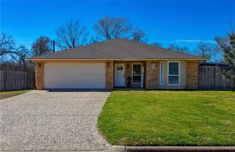 4720 Knight Dr, Bryan, TX 77802